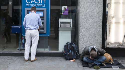 Λονδίνο η πρωτεύουσα της φτώχειας: Ρεκόρ εργαζομένων σε ένδεια