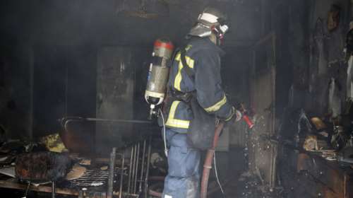 Φωτιά σε σπίτι στον Αχινό, φόβοι για εγκλωβισμένο ανήμπορο άτομο