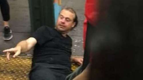 Περιέλουσαν με σούπα ρατσιστή στη Νέα Υόρκη - Τον πέταξαν εκτός βαγονιού