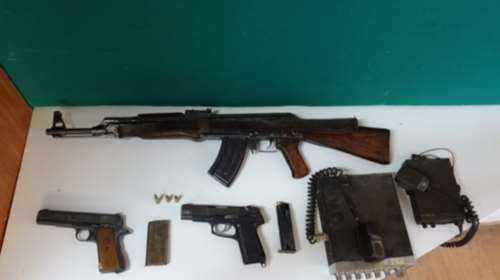 Πιάστηκαν με οπλοστάσιο στην Κρήτη: Καλάσνικοφ, πιστόλια και πυρομαχικά