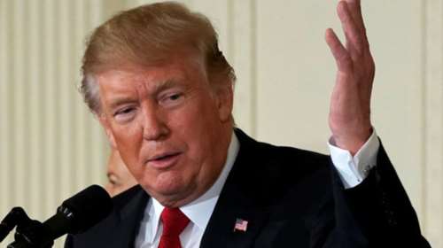 Με εκτελεστικό διάταγμα ο Τραμπ επιχειρεί να ανατρέψει το Obamacare