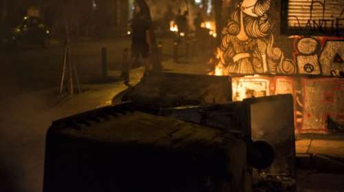 Φωτιές και οδοφράγματα τη νύχτα στα Εξάρχεια