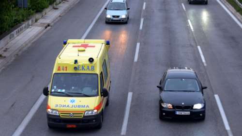 Χαμένες στην άσφαλτο δύο ζωές: Μηχανή παρέσυρε 19χρονη