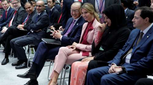 H εντυπωσιακή εμφάνιση της Ιβάνκα Τραμπ στην Παγκόμια Τράπεζα