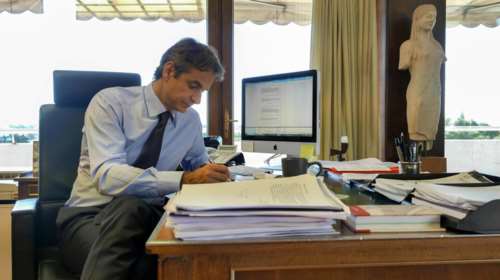 Ριζικός «ανασχηματισμός» στη ΝΔ - Τα ρίσκα και οι κίνδυνοι