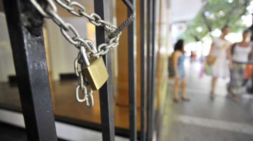 Παραβάσεις σε 165 καταστήματα τουριστικών προορισμών - 17 «λουκέτα»