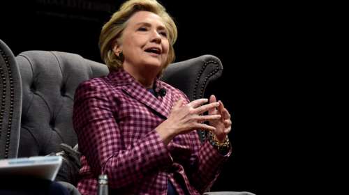 Χίλαρι: Επεσε από σκάλα, έσπασε το δάχτυλό της-Με ειδική μπότα σε εκπομπή