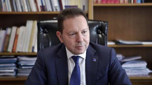 Στουρνάρας στο Reuters: Να επιταχυνθεί η πώληση των κόκκινων δανείων