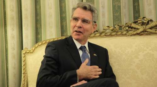 Αμερικανός πρέσβης: Μεγάλη επιτυχία το ταξίδι Τσίπρα στις ΗΠΑ