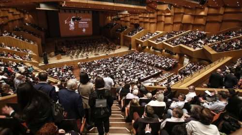 Συναυλία του ΚΚΕ στο Μέγαρο Μουσικής παρουσία Παυλόπουλου