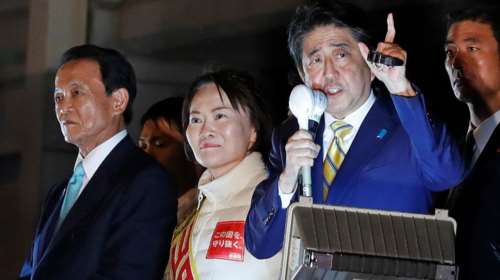 Εκλογές στην Ιαπωνία: Μεγάλη νίκη του πρωθυπουργού Άμπε