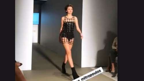 Η 16χρονη κόρη της Βάνας Μπάρμπα στην πασαρέλα ως επαγγελματίας μοντέλο