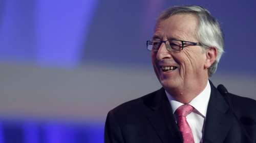 Απίστευτος Γιούνκερ κατά Μέι: Μελαγχολική, άυπνη με σακούλες κατω απο τα