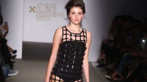 Η τρυφερή αγκαλιά της Βάνας Μπάρμπα στην όμορφη κόρη της μετά την πασαρέλα