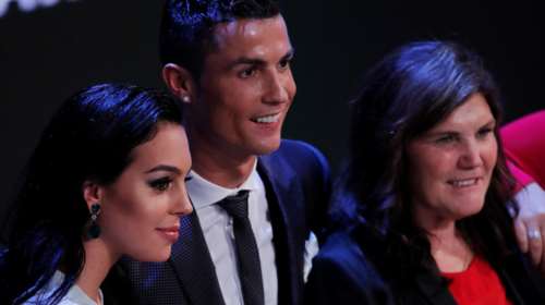 Ρονάλντο: Σπάνια εμφάνιση μαζί με τη μαμά του και την έγκυο σύντροφό του