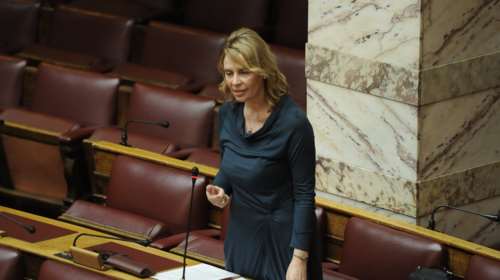 Πολιτικές κόντρες για τη διαγραφή της Παπακώστα από τη ΝΔ