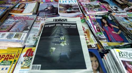 Αφήνουν την πένα και παίρνουν τα όπλα Ρώσοι δημοσιογράφοι