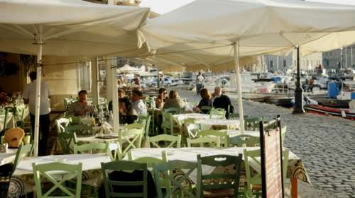 Πήγαν σαν πελάτες έκοψαν κίνηση και έβαλαν λουκέτο σε γνωστό τσιπουράδικο