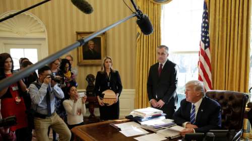 Απειλούνται με συλλήψεις συνεργάτες του Ντόναλντ Τραμπ