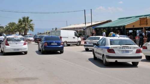 Τα έσπασε, έβαλε φωτιά &amp; χτύπησε δύο σε κατάστημα στην Εύβοια