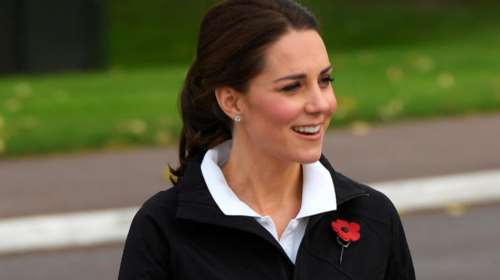 Η εγκυμονούσα Κέιτ Μίντλετον πήγε σε επίσημη επίσκεψη με... τη φόρμα της