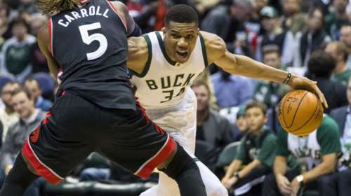 Νέο εντυπωσιακό σόου από τον Γιάννη κόντρα στους Θάντερ