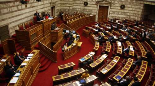 «Αψιμαχίες» στη Βουλή για το προσχέδιο του προϋπολογισμού
