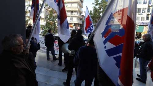 Συμβολική κατάληψη από το ΠΑΜΕ στο υπουργείο Εργασίας