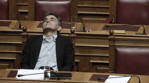 Νέες ακροβασίες Τσακαλώτου για την υπερφορολόγηση