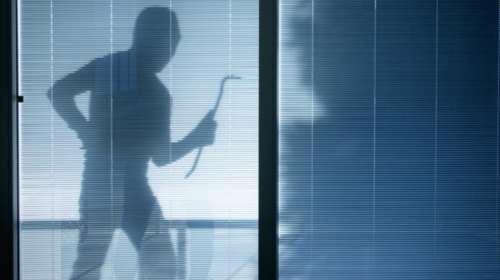 Σε κατ&#39; οίκον περιορισμό ο 76χρονος που σκότωσε διαρρήκτη