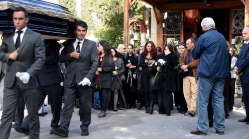 Ο καλλιτεχνικός κόσμος είπε το τελευταίο αντίο στον Βασίλη Μαυρομάτη