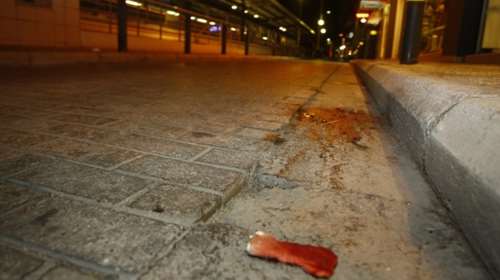 Οπλισμένοι για πόλεμο οι οπαδοί ΑΕΚ-Μίλαν στα Πευκάκια