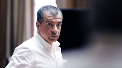 Επιμένει ο Θεοδωράκης: Να παραιτηθεί ο Τόσκας