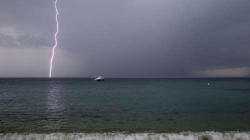 Αστατος ο καιρός με βροχές &amp; καταιγίδες