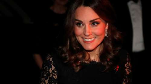 Κέιτ Μίντλετον: Νέα εμφάνιση με μαύρη δαντέλα και φουσκωμένη κοιλίτσα