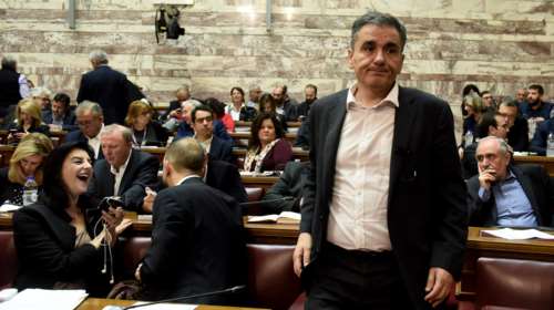 Καμπανάκι από τον Τσακαλώτο για το «πάγωμα» των πλειστηριασμών