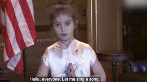 Η εγγονή του Τραμπ μιλά κινέζικα και γοητεύει το Πεκίνο