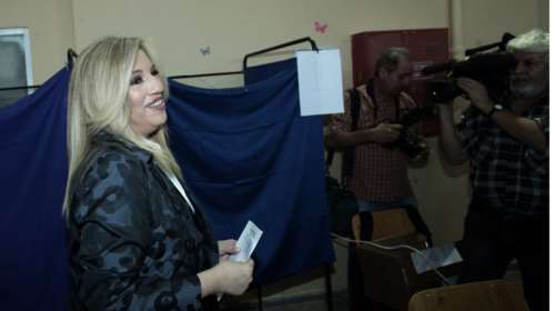 Στην Καλλιθέα ψήφισε η Φώφη: Η συμμετοχή, μήνυμα αντίδρασης