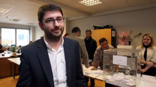 Άνοιγμα Ανδρουλάκη σε Καμίνη, Θεοδωράκη, Μανιάτη για τον β' γύρο