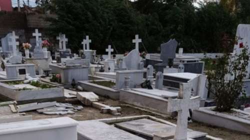 Απίστευτες καταστροφές στο νεκροταφείο Λευκίμμης από ανεμοστρόβιλο [φωτο]