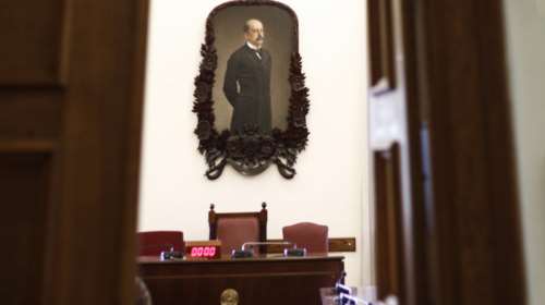 Βουλή: Ανακάλυψαν τυχαία 1.000 αρχεία - Ακόμη και από το 1897!