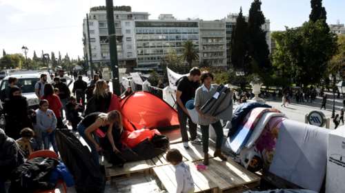 Οι πρόσφυγες έγιναν «αόρατοι» και στην πλατεία Σύνταγματος