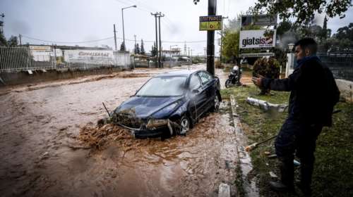 Στο κόκκινο η Δυτική Αττική, ποιοι δρόμοι έκλεισαν
