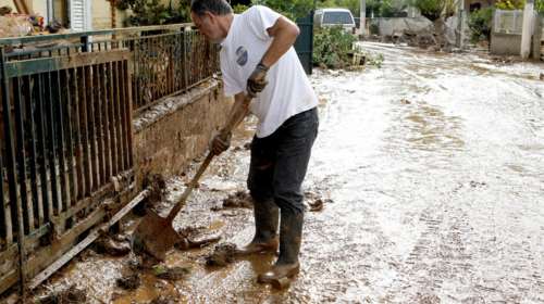 Αυτά είναι όλα τα χρήσιμα τηλέφωνα για τους πλημμυροπαθείς