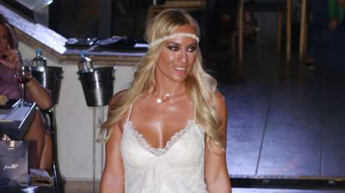 Η Ελεονώρα Μελέτη κάνει πρόβα νυφικού στον 5ο μήνα της εγκυμοσύνης της