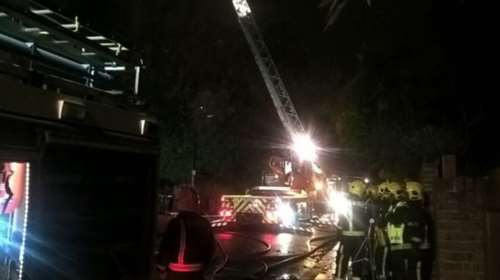 Μεγάλη πυρκαγιά σε συγκρότημα κατοικιών στο Λονδίνο με μία νεκρή