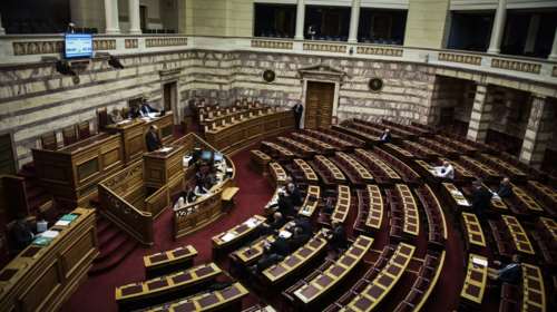 Προϋπολογισμός νέων φόρων με μαχαίρι 1,6 δισ. στις δαπάνες