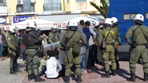 Ενταση στη Λέσβο: Πρόσφυγες πήγαν να στήσουν σκηνές σε πλατεία