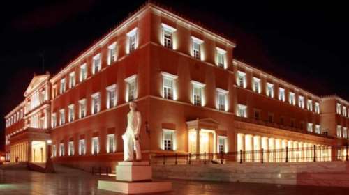 Στα πορτοκαλί η Βουλή για την Ημέρα Εξάλειψης της βίας κατά των γυναικών