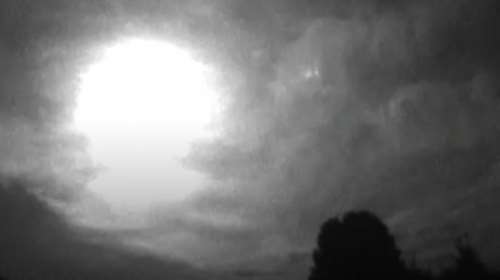 Μυστηριώδεις &quot;πύρινες μπάλες&quot; πάνω από Γαλλία και Βρετανία (ΒΙΝΤΕΟ)